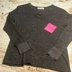 Amerikanable sweater high low oversize small has distressing on the top